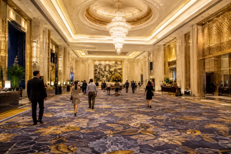 Hogyan tisztítsuk meg a Hotel Broadloom szőnyegét?